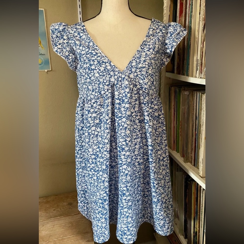 Shein Blue White Floral Ruffle Flutter Sleeve Low Cut V-Neck Babydoll Dress sz M